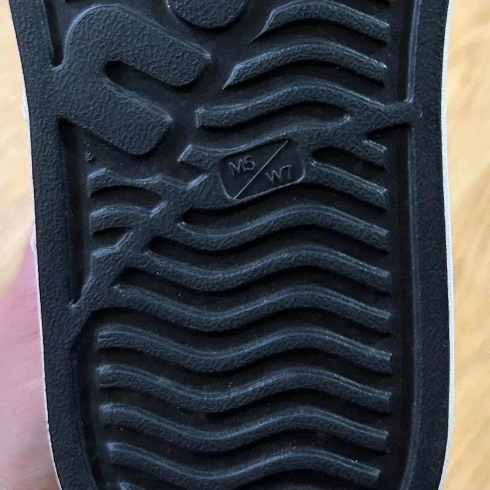 Native x Mickey Mouse shoes - Like new! M5/W7 - Picture 4 of 4